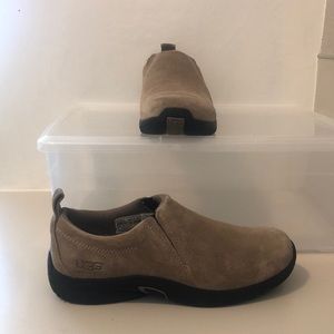 Ugg tan suede Sherpa lined loafers S/N 5439, W6